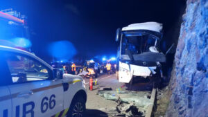 Bus con colombianos a bordo se accidentó en España: dos muertos y 10 heridos graves