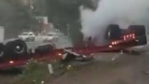 Video | Grave accidente en la vía Bogotá - Melgar: tractomula se habría quedado sin frenos