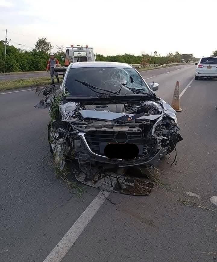 Accidente entre dos motos y un vehículo deja 5 muertos; conductor huyó del lugar