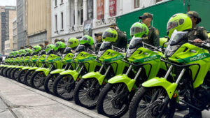 Video | ¡Ni la Policía se salva! Robaron motocicleta a uniformados en Bogotá