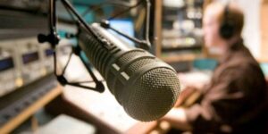 Fallece destacado periodista y pionero de la radio en el país: ¿de quién se trata?