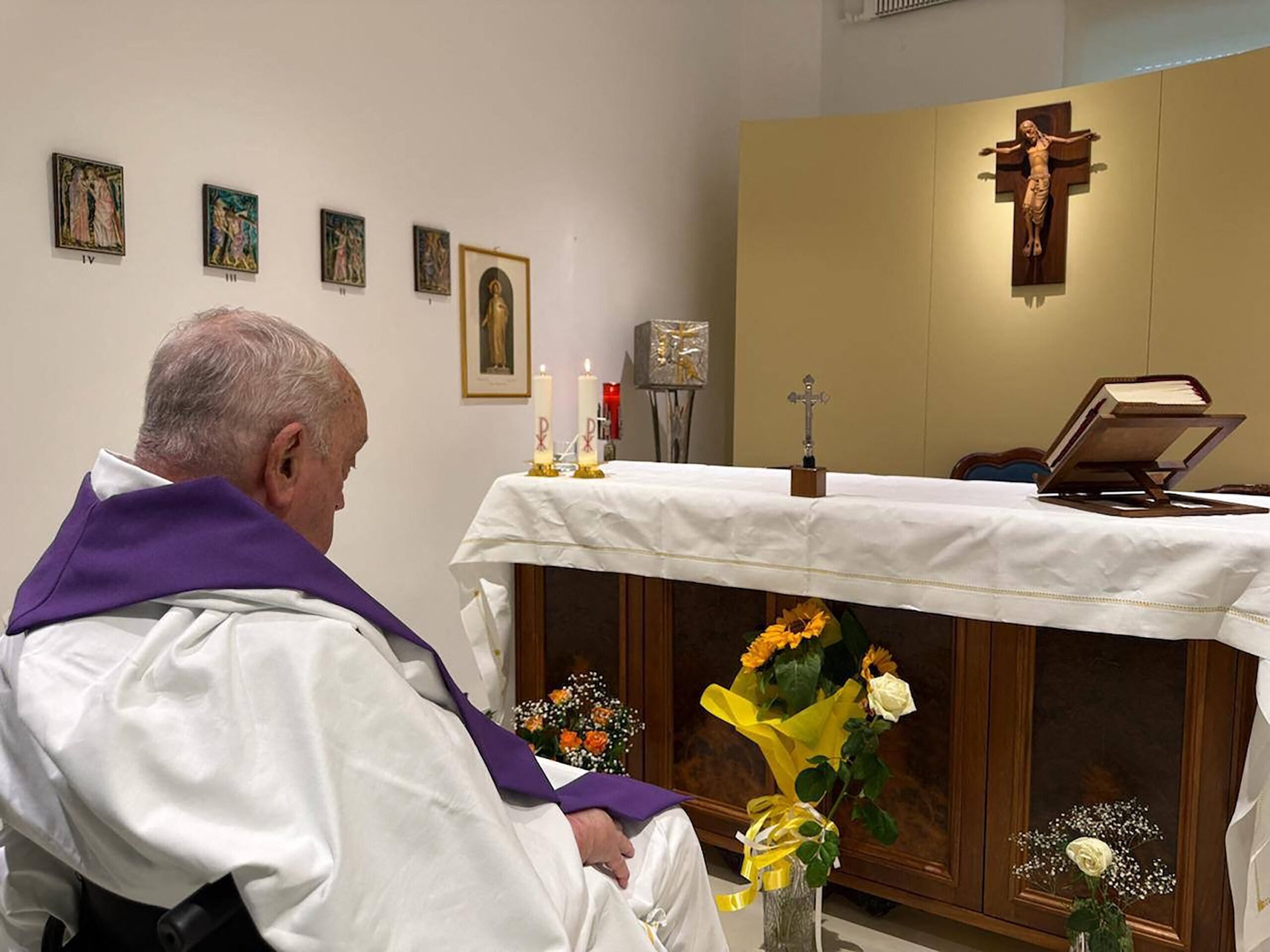 Se revela la primera fotografía del papa Francisco tras su hospitalización