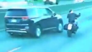 Video | ¡Se salvó de milagro! Terrible hecho de intolerancia al volante