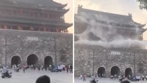 En video quedó grabado el derrumbe parcial de histórica edificación en China