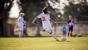 Luto en el mundo del fútbol: jugadora muere en pleno partido