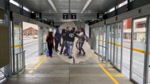 Video | Pelea en TransMilenio: dos hombres, dos mujeres y un cuchillo los protagonistas