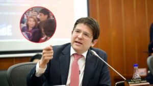 Habla la mujer que fue vista hablando con el menor que le habría disparado a Miguel Uribe