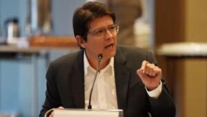 Joven que habría disparado en contra de Miguel Uribe Turbay toma polémica decisión