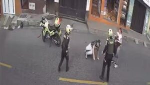 Video | Policía le dispara a hombre que agredía a su pareja en plena calle