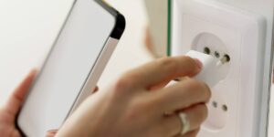 Joven de 17 años muere en extrañas circunstancias: ¿fue su celular?