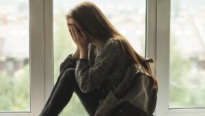 Pequeña de seis años halla a sus padres muertos: la verdad sobre el crimen es aterradora