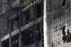 Video | Incendio en centro comercial deja cerca de 50 personas fallecidas: ¿qué pasó?