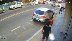Video | Un acto para proteger a su hija terminó en tragedia: ¿qué pasó?