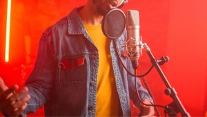 Arrestan a famoso cantante del género urbano en Miami por posesión de drogas