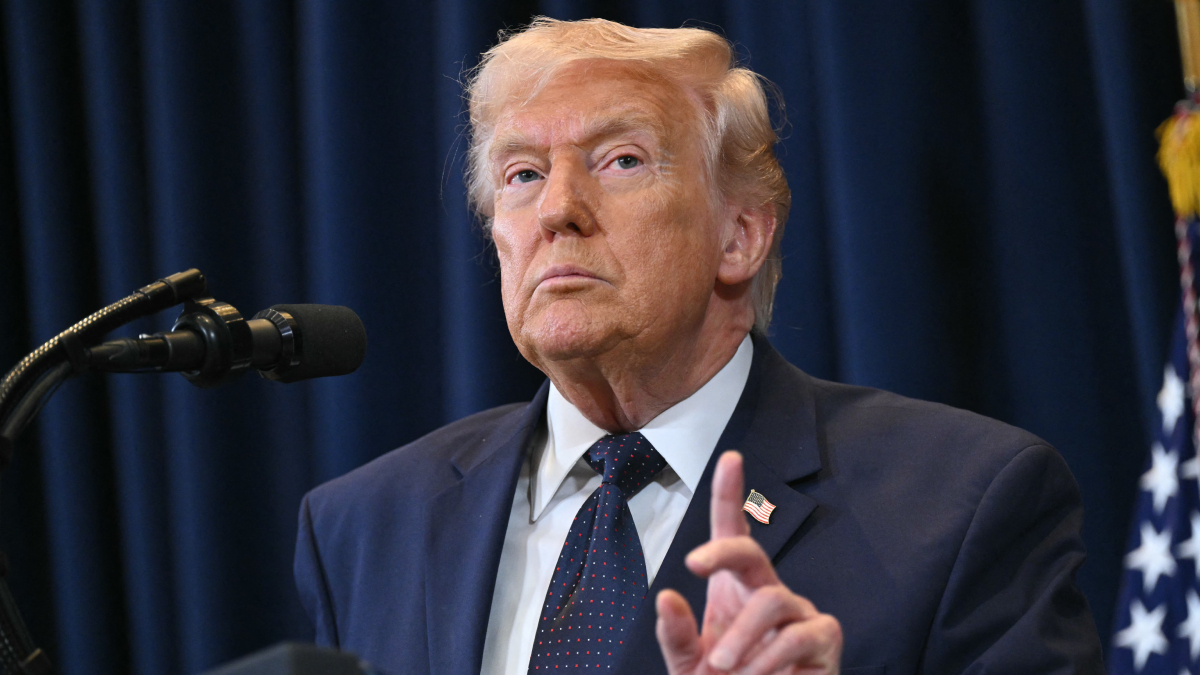 Trump ordena mantener controles migratorios tras muerte de dos extranjeros por agentes del ICE